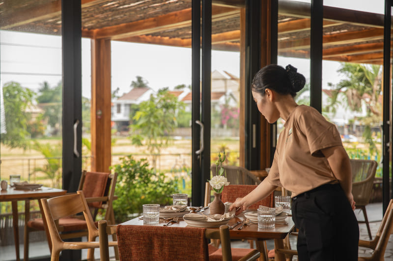 Thưởng thức các món ăn trong khung cảnh cánh đồng An Mỹ xanh mát